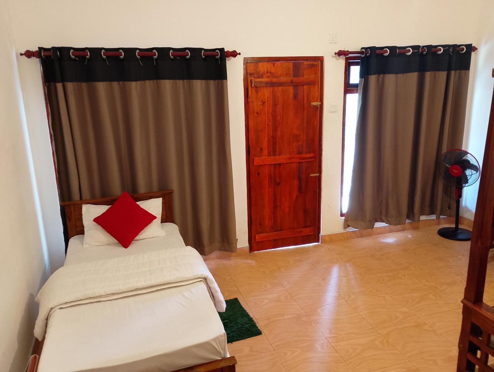 T-More Hotel & Hostel إيلا المظهر الخارجي الصورة